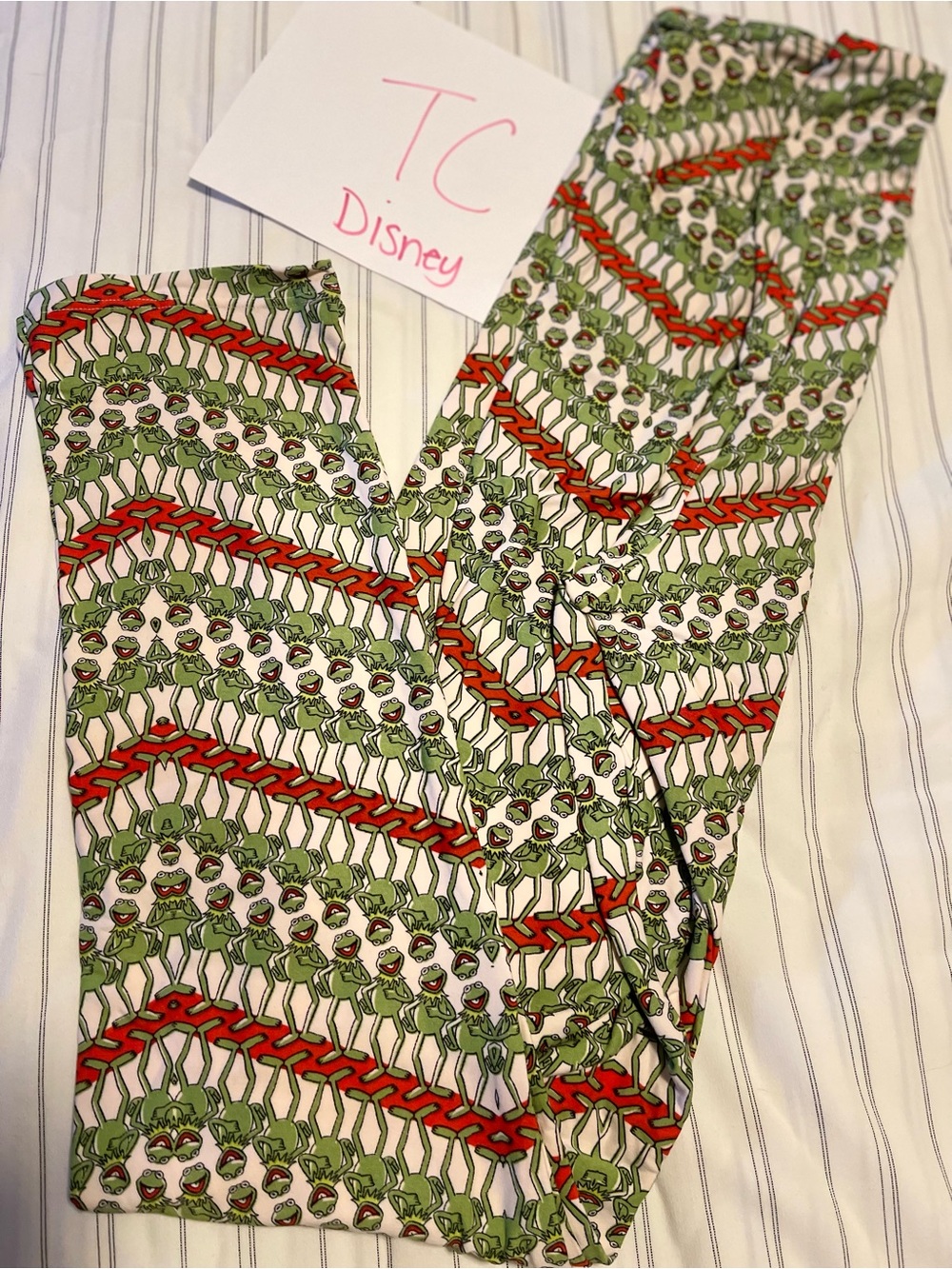 LuLaRoe Kermit Print Leggings in Green & Red